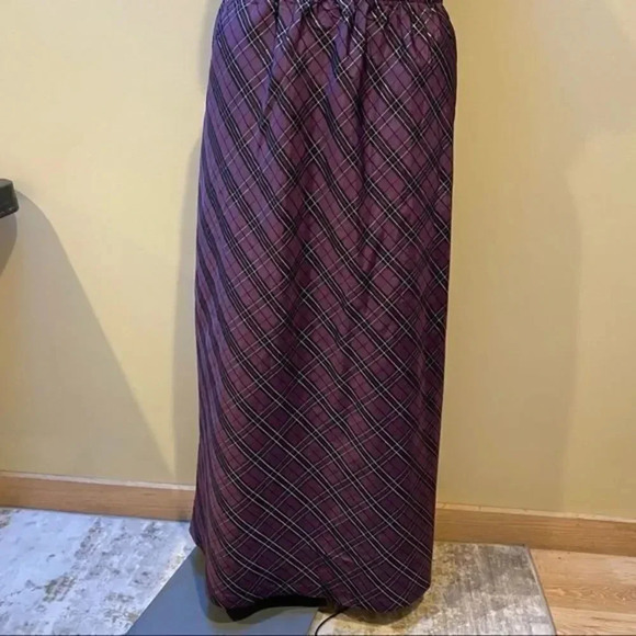 Anthony Richards  with metallic maxi skirt - Picture 5 of 8